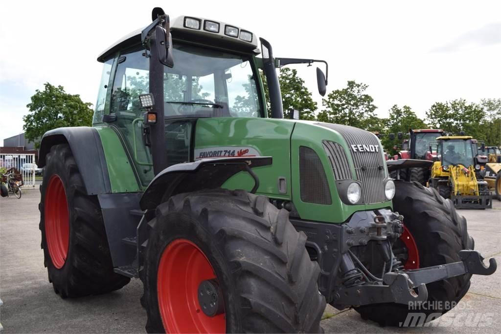 Fendt 714 Vario Traktorit