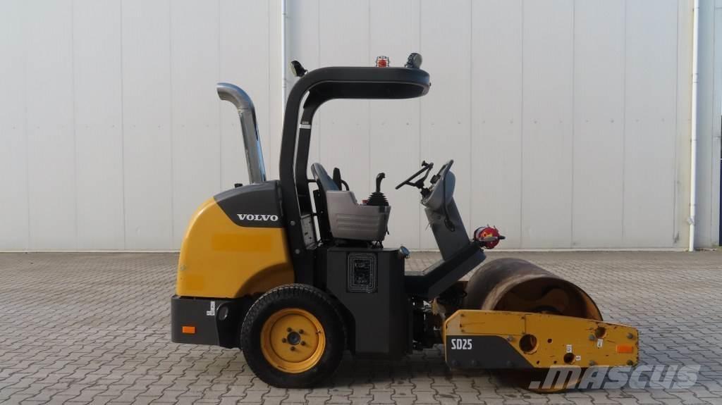 Volvo SD 25D Yksivalssijyrät