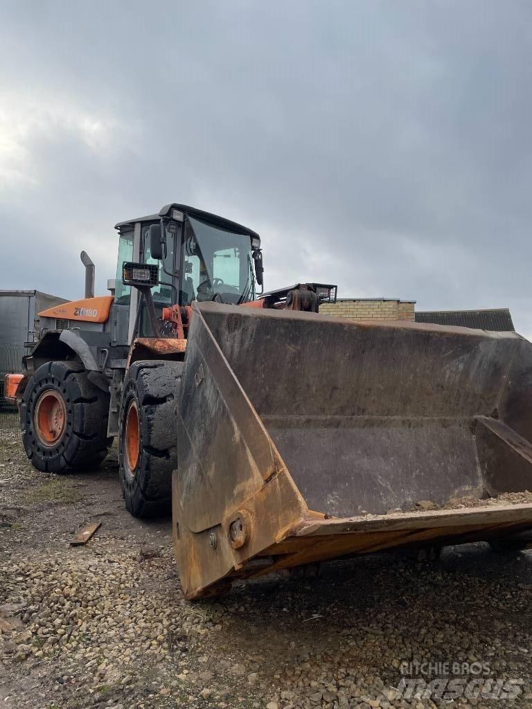 Hitachi ZW 180-5 Pyöräkuormaajat
