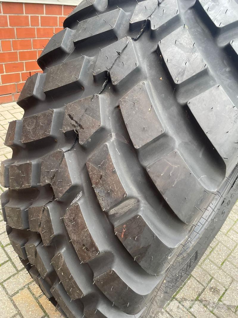BKT 650/65R30,5 Renkaat ja vanteet
