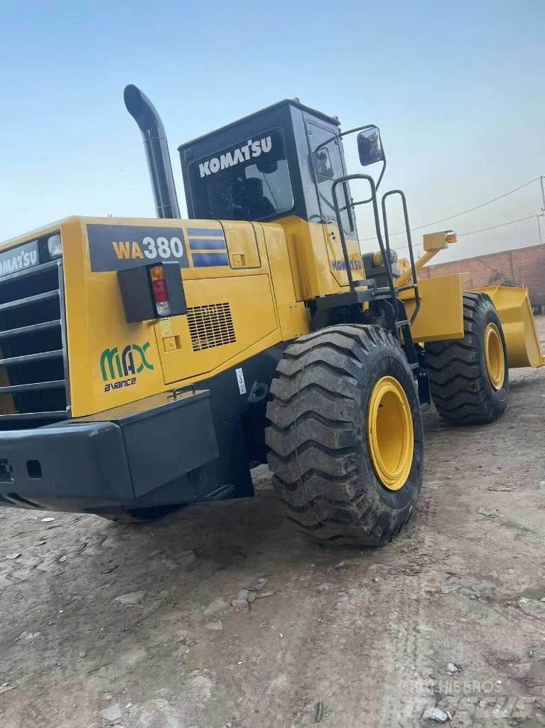 Komatsu WA 380 Pyöräkuormaajat