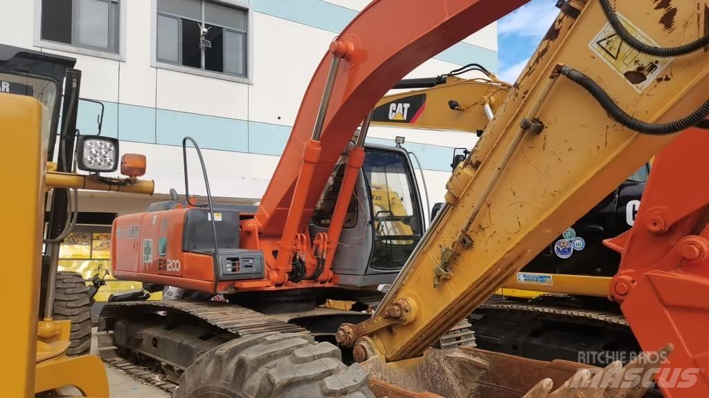 Hitachi EX 200-5 Telakaivukoneet