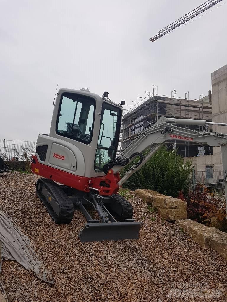 Takeuchi TB225 Minikaivukoneet < 7t