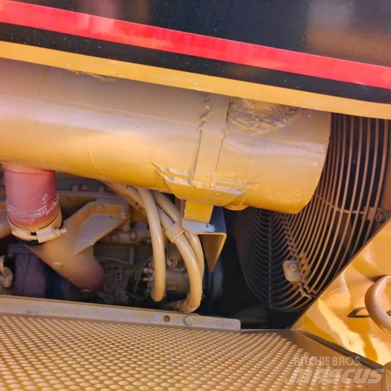 CAT D 6 R Telaketjupuskutraktorit