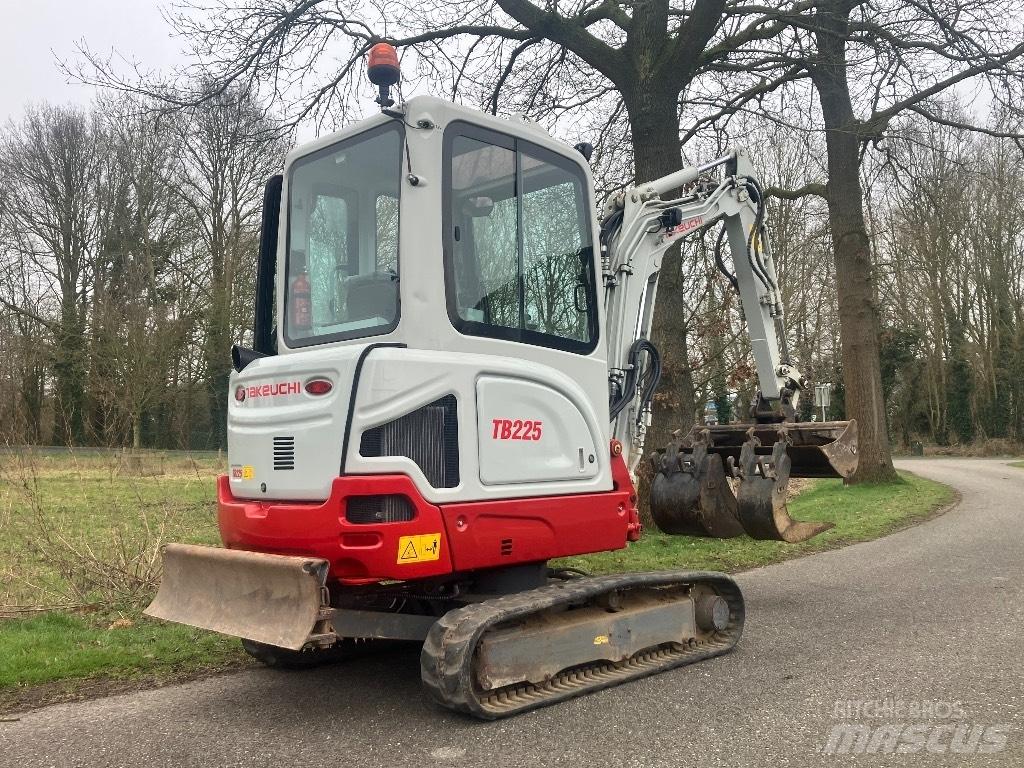 Takeuchi TB225 extra Minikaivukoneet < 7t