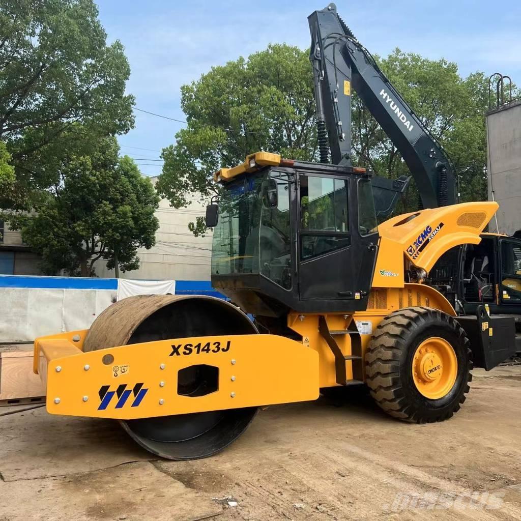 XCMG 143J Yksivalssijyrät