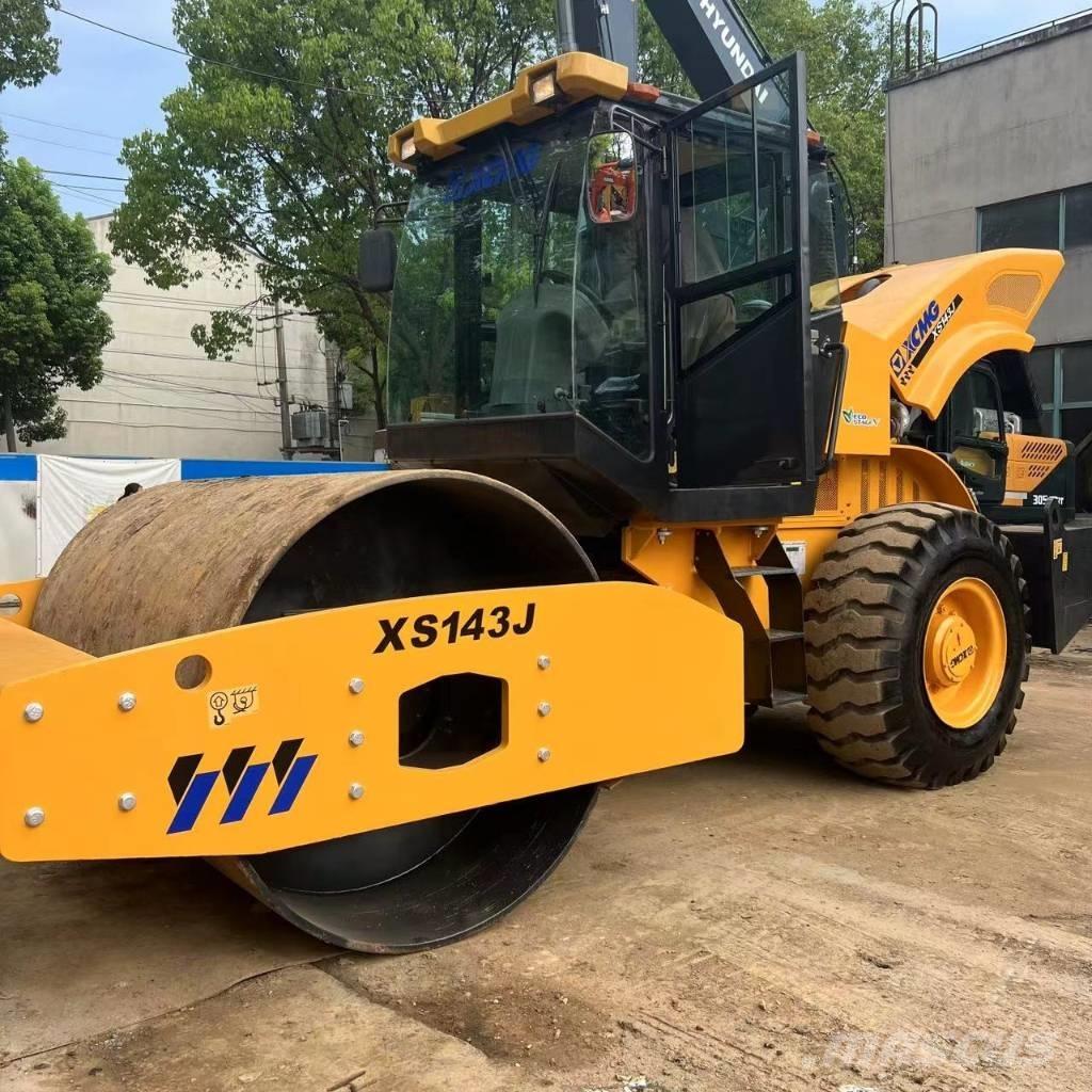 XCMG 143J Yksivalssijyrät