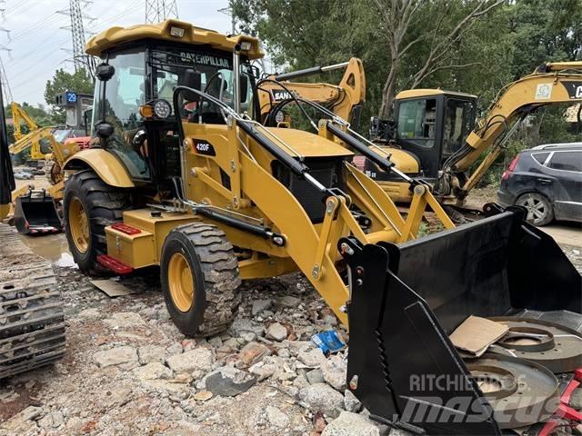 CAT 420 F Kaivurikuormaajat