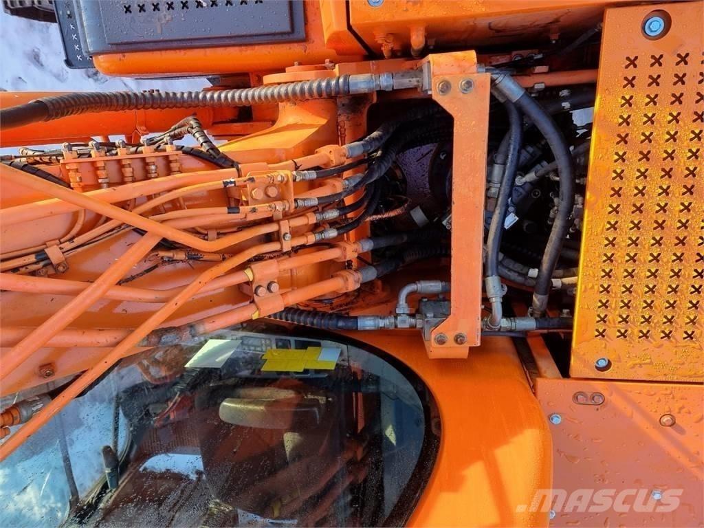 Doosan DX 225 LC Telakaivukoneet