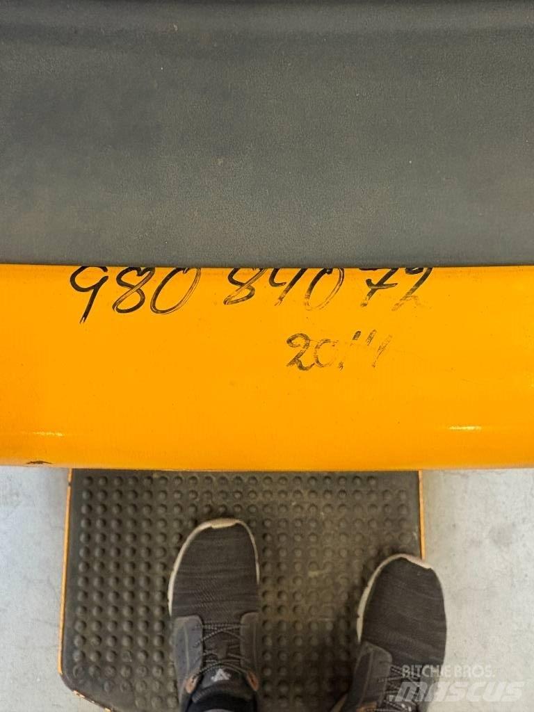 Jungheinrich ERE 225 Lavansiirtotrukit ajotasolla