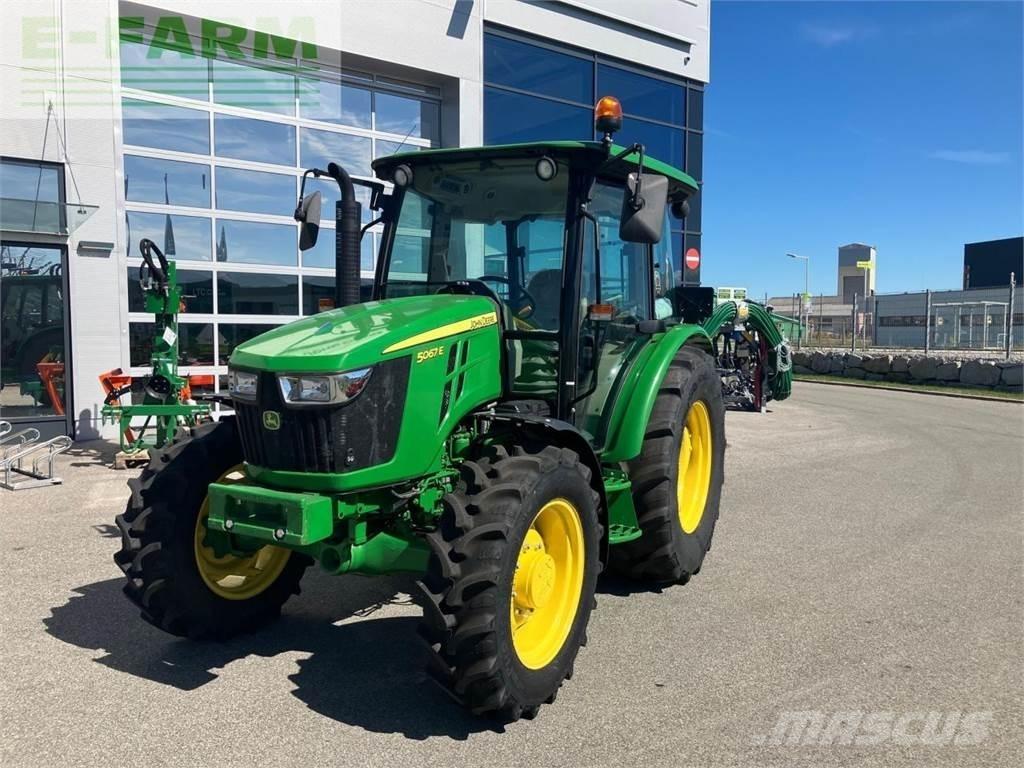 John Deere 5067E Traktorit