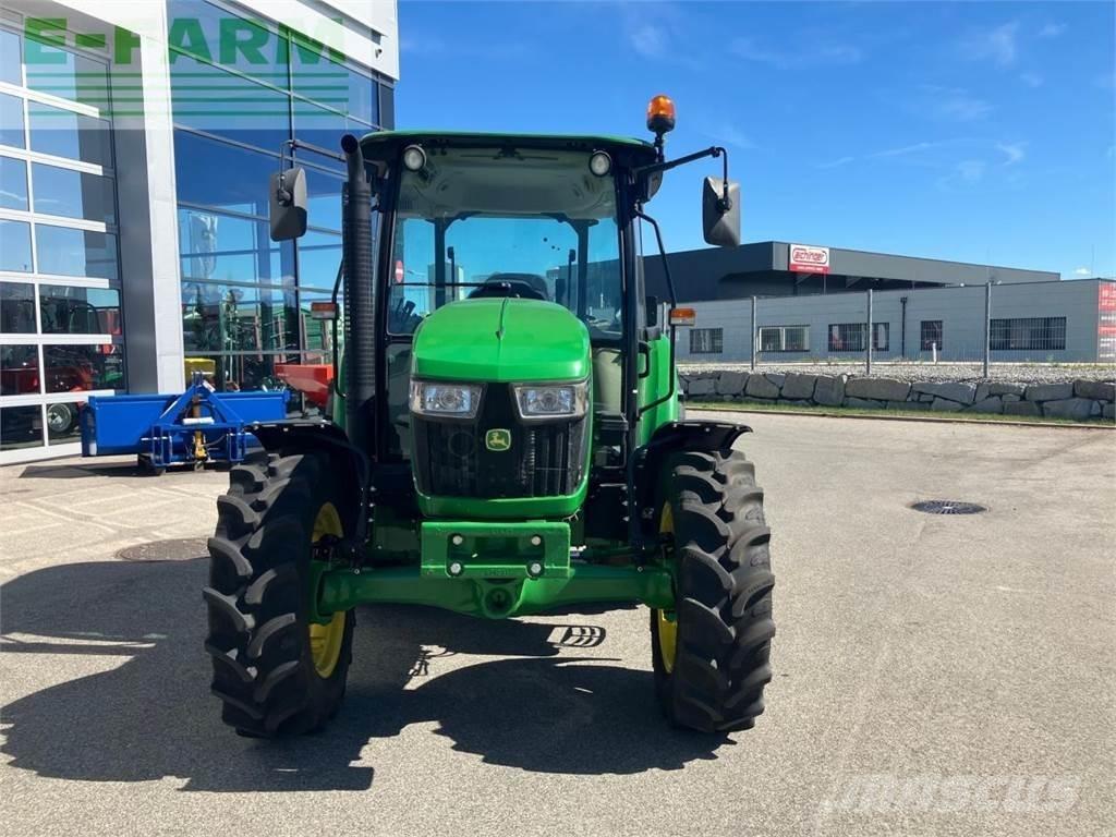 John Deere 5067E Traktorit