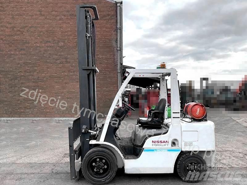 Nissan UG1F2A35DU Nestekaasutrukit