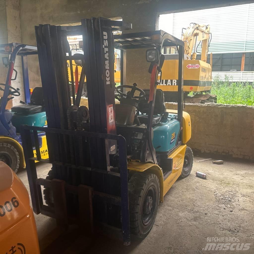 Komatsu F25T-14 Dieseltrukit