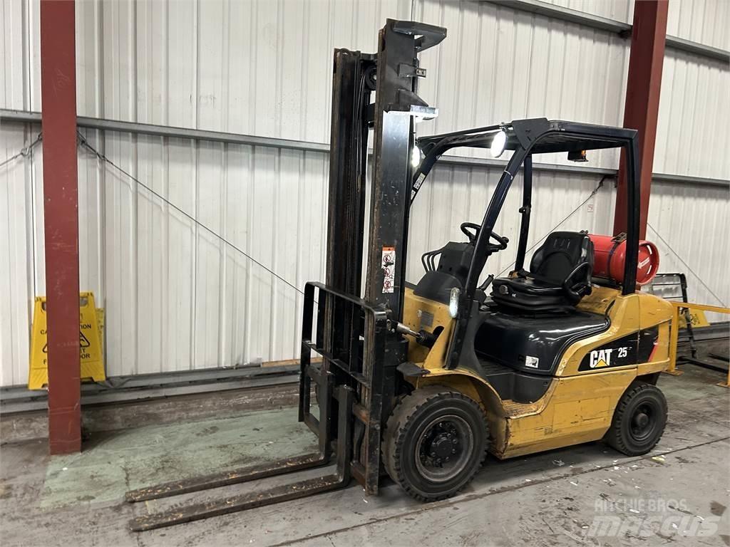 CAT GP25N Nestekaasutrukit