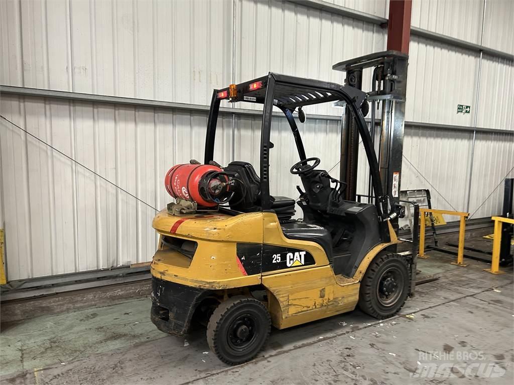 CAT GP25N Nestekaasutrukit