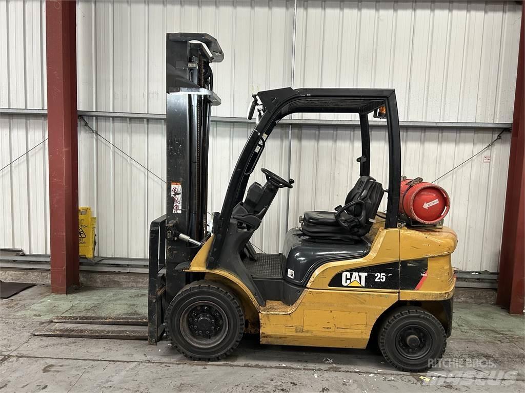 CAT GP25N Nestekaasutrukit
