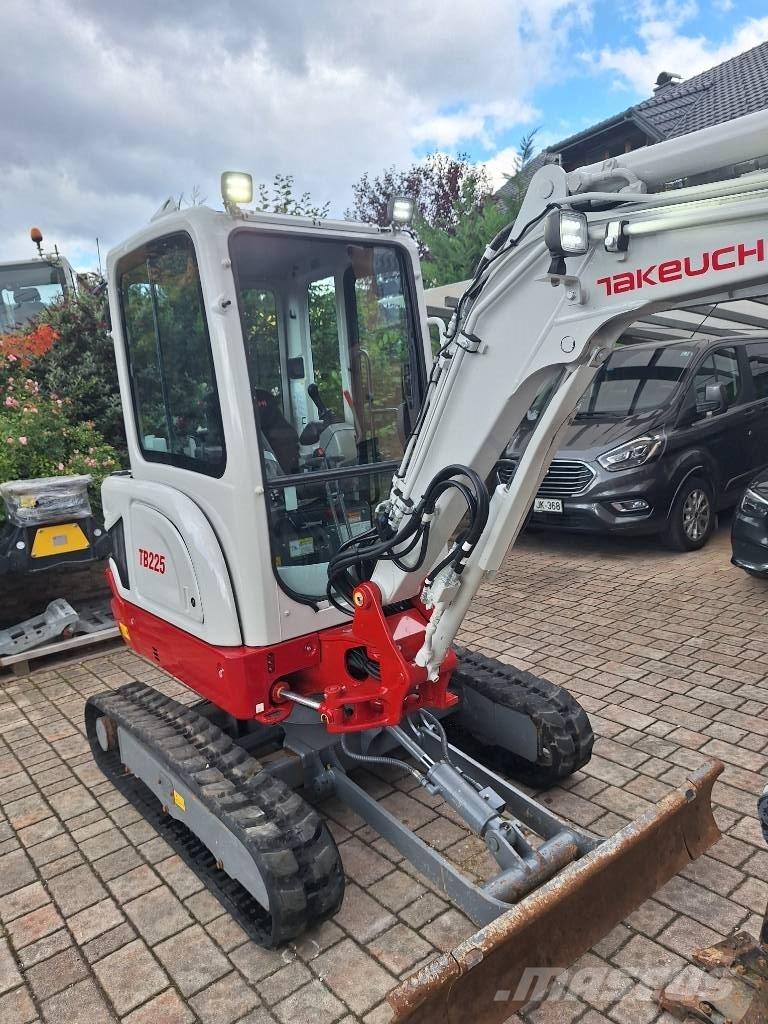 Takeuchi TB 225 Minikaivukoneet < 7t