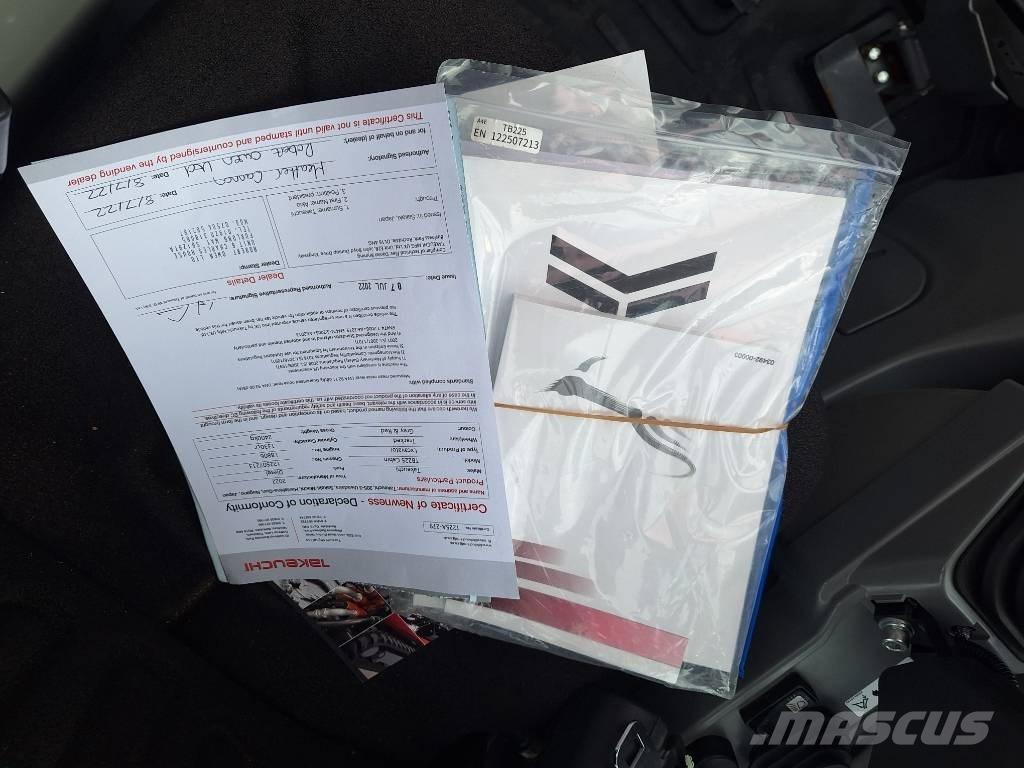 Takeuchi TB 225 Minikaivukoneet < 7t