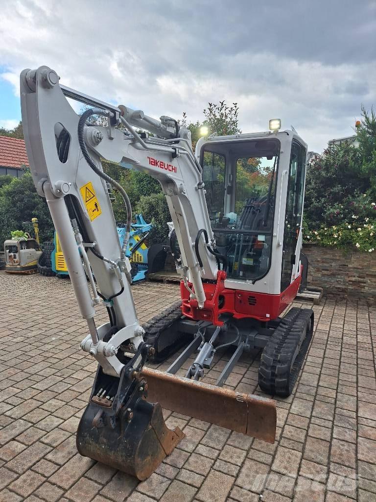 Takeuchi TB 225 Minikaivukoneet < 7t