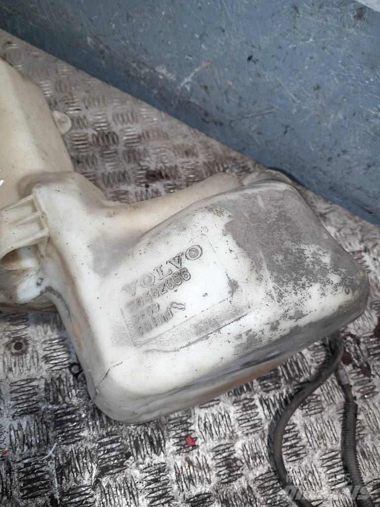 Volvo FH 12    20382656 Ohjaamot ja sisustat
