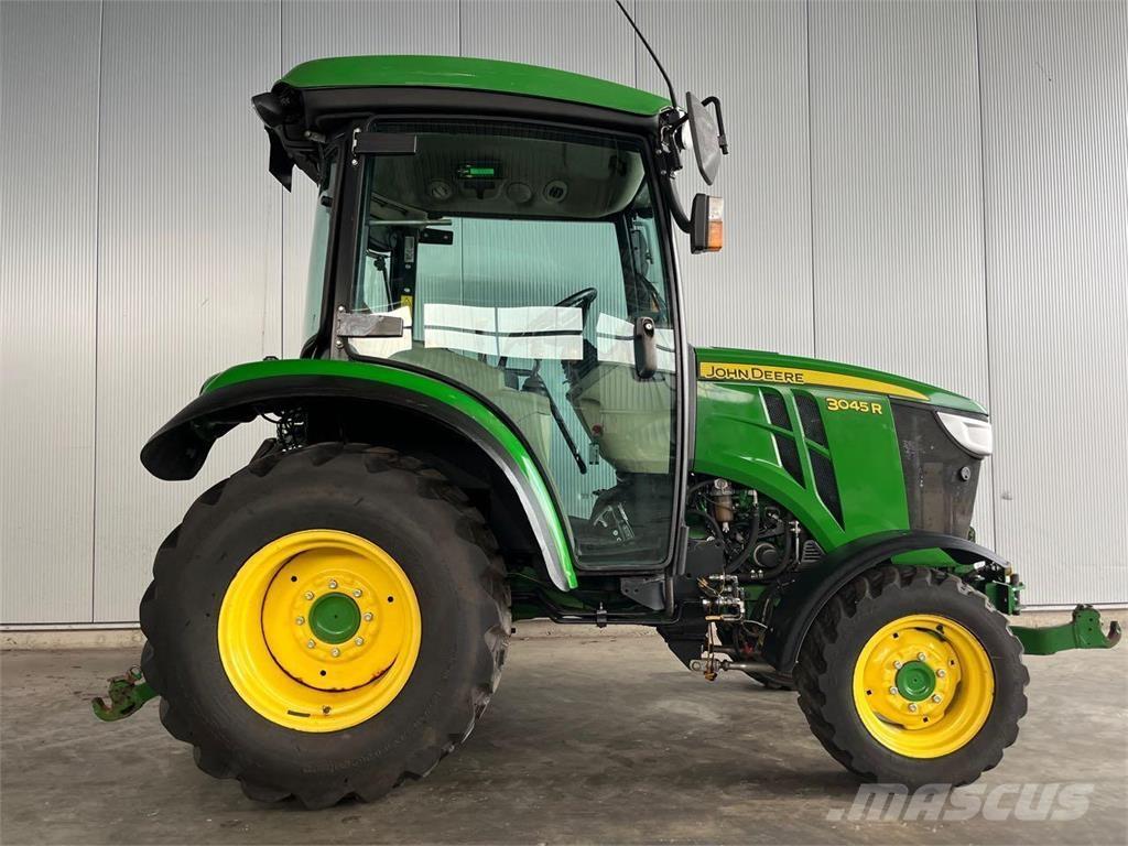 John Deere 3045 R Traktorit