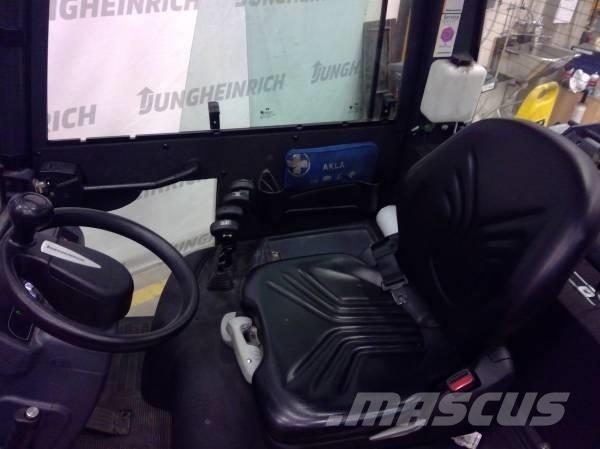 Jungheinrich TFG 320 Nestekaasutrukit