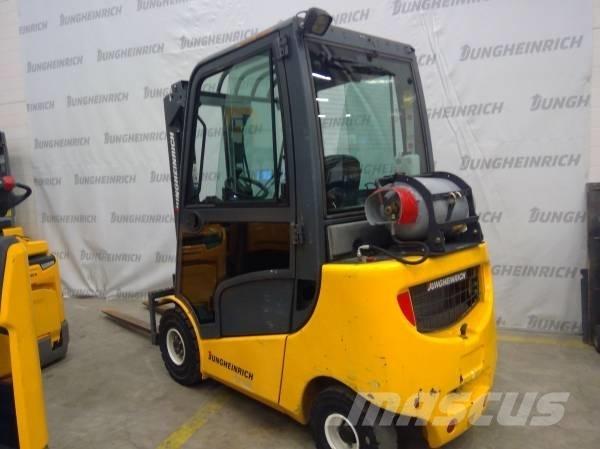 Jungheinrich TFG 320 Nestekaasutrukit