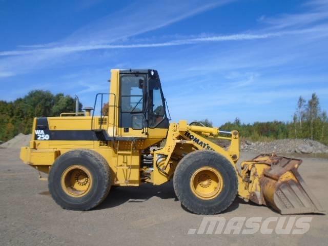 Komatsu WA 250 Pyöräkuormaajat