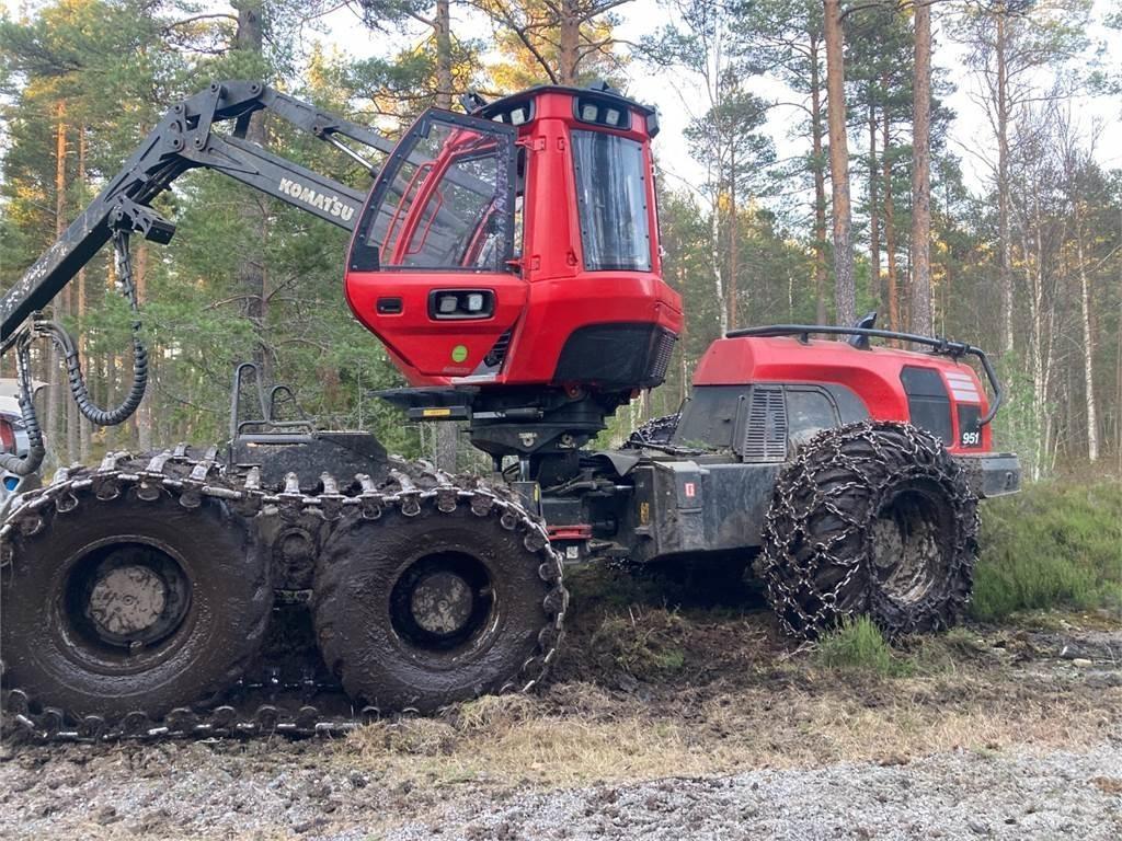 Komatsu 951 Harvesterit