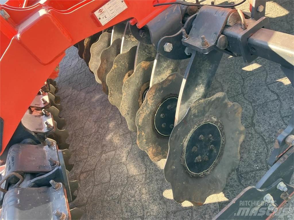 Kuhn 303 Kiekkomultaimet ja lautasäkeet