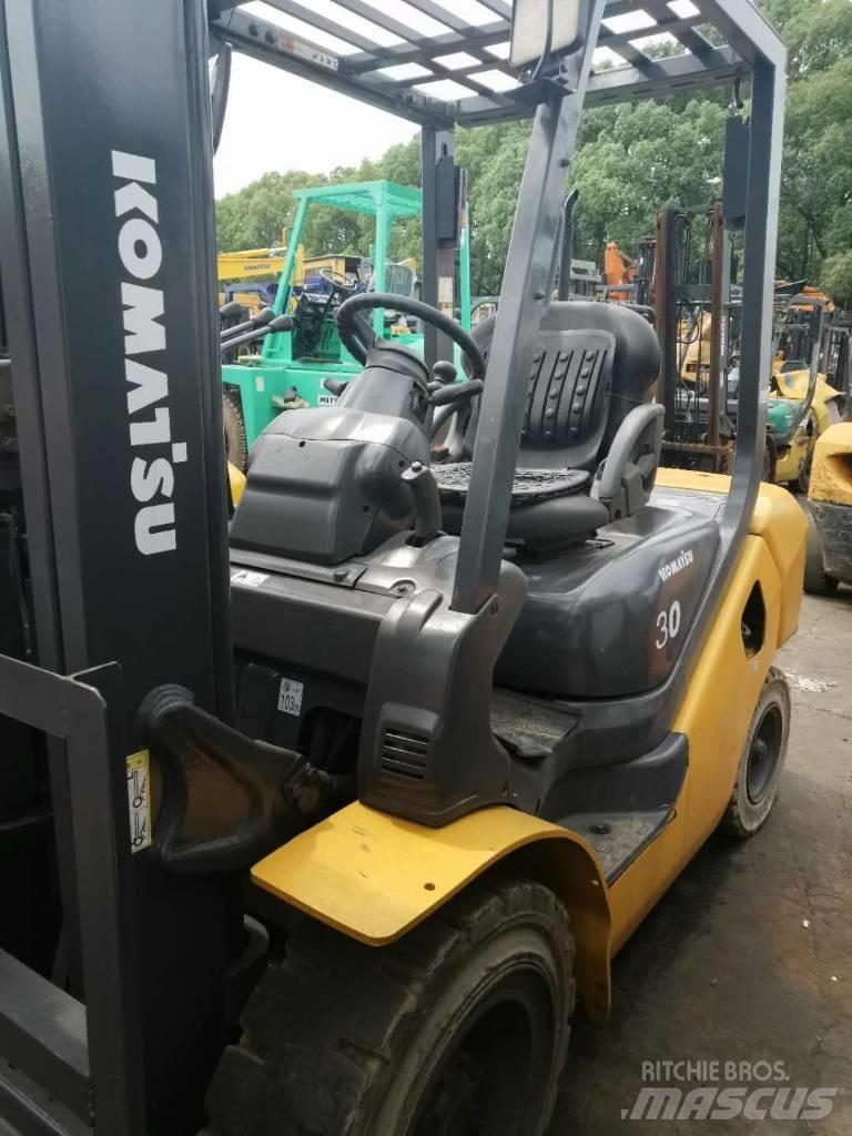 Komatsu 30 Kurottajat