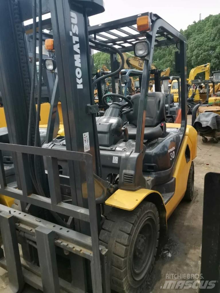 Komatsu 30 Kurottajat