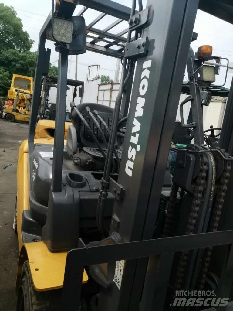 Komatsu 30 Kurottajat