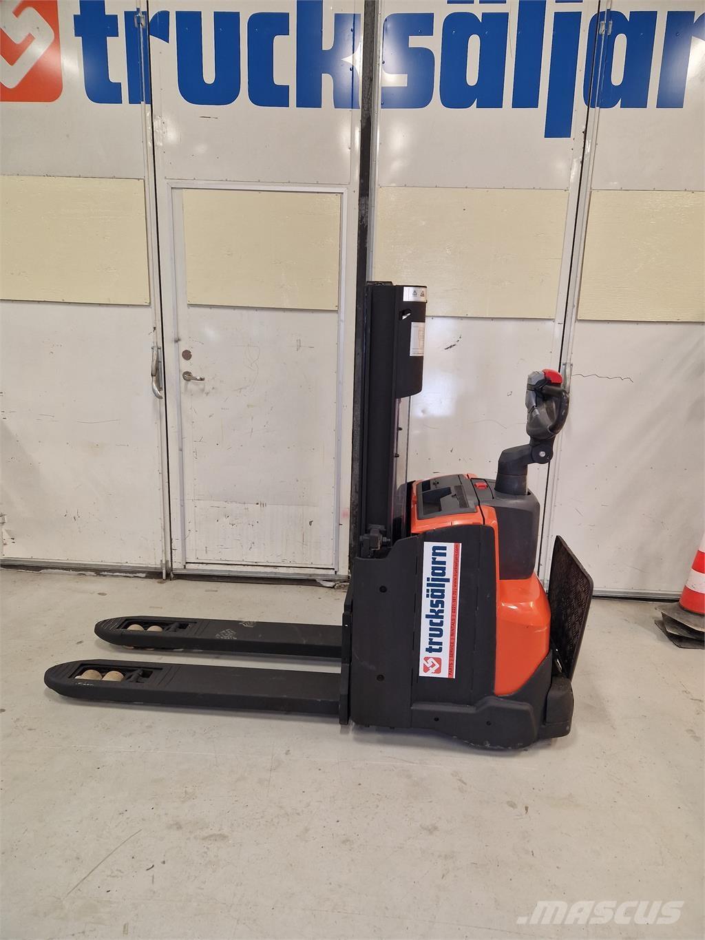 Toyota SWE200D Ajettavat pinoamisvaunut