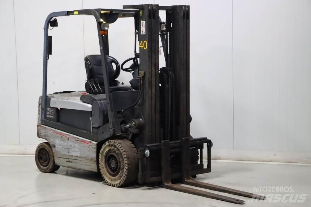 Nissan Q02L25CU Sähkötrukit