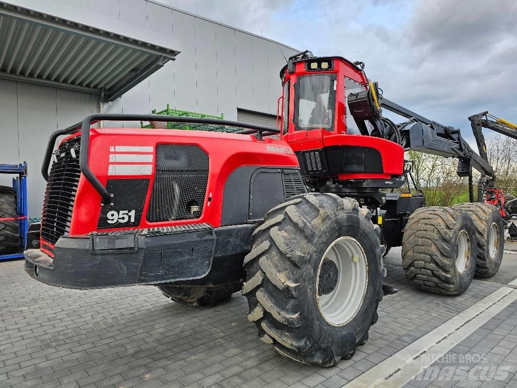 Komatsu 951 Harvesterit