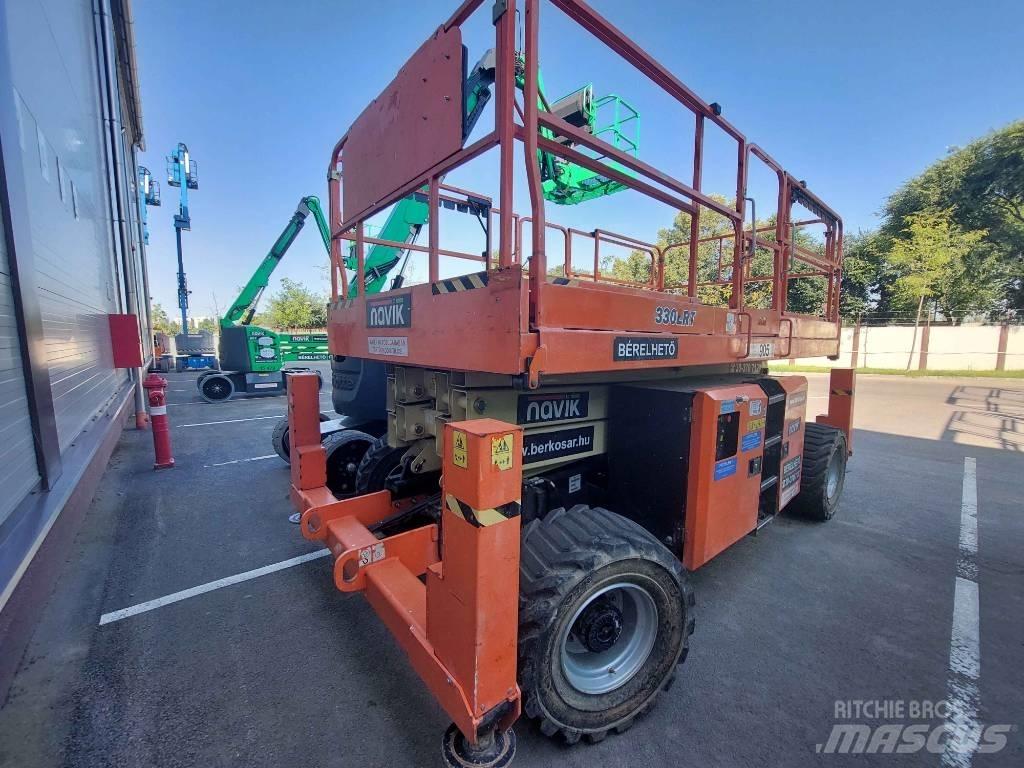 JLG 330 LRT Saksilavat