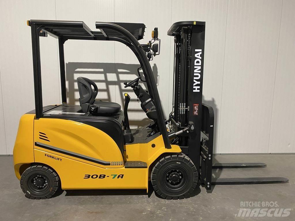 Hyundai 30B-7A Sähkötrukit