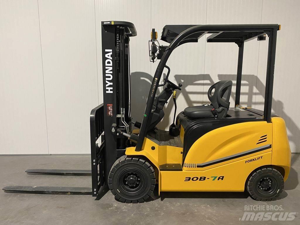 Hyundai 30B-7A Sähkötrukit