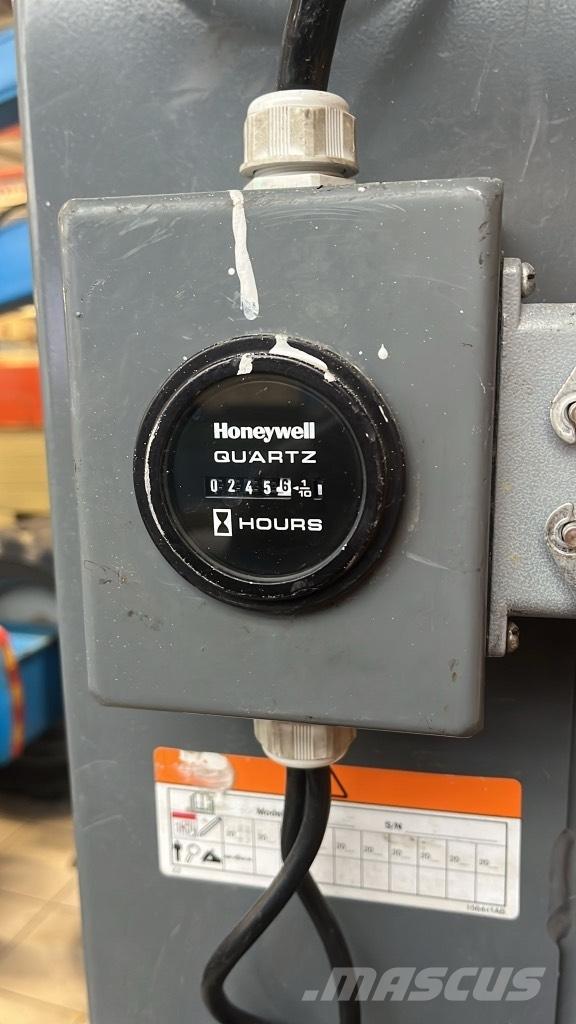 SkyJack SJ 16 Saksilavat