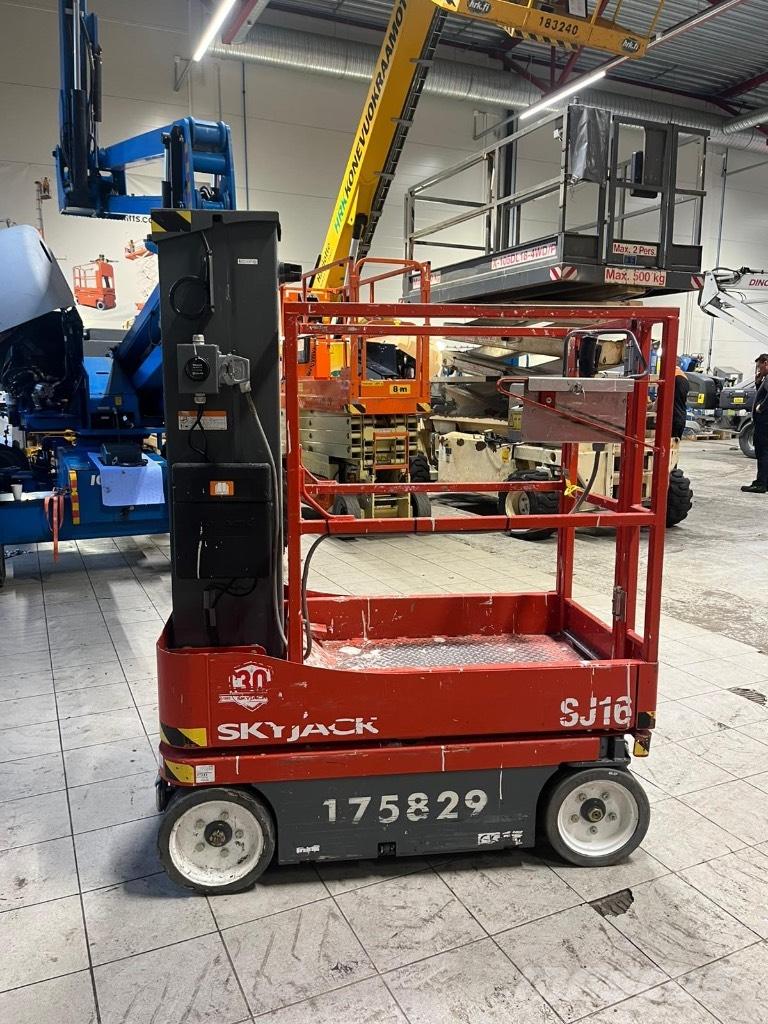 SkyJack SJ 16 Saksilavat