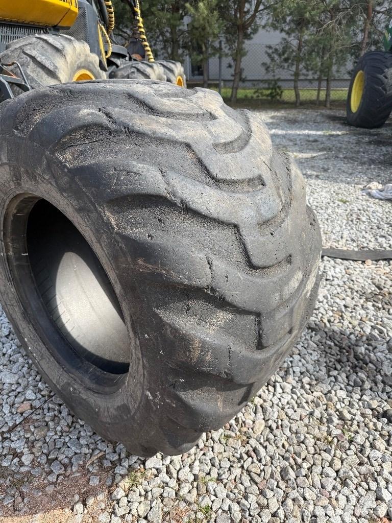 Nokian 710/40-24.5 Renkaat ja vanteet