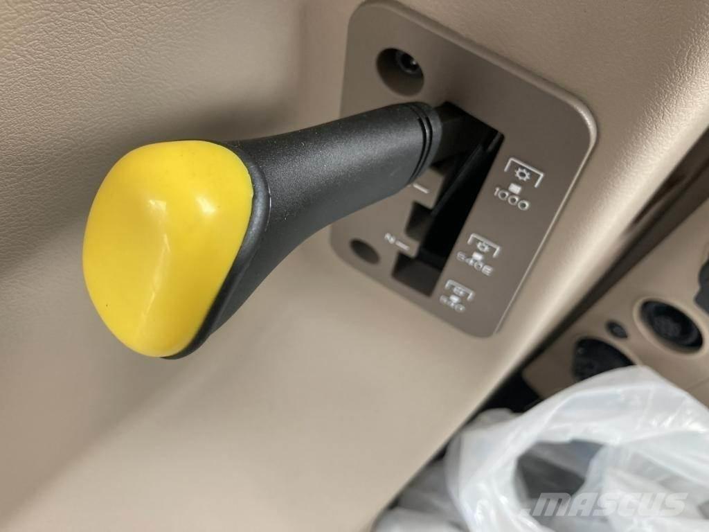 John Deere 6M240 Traktorit