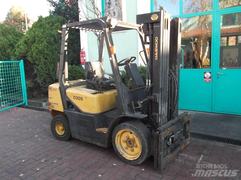 Daewoo D30S3 V-2372 Dieseltrukit