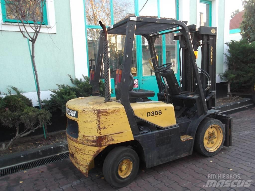 Daewoo D30S3 V-2372 Dieseltrukit