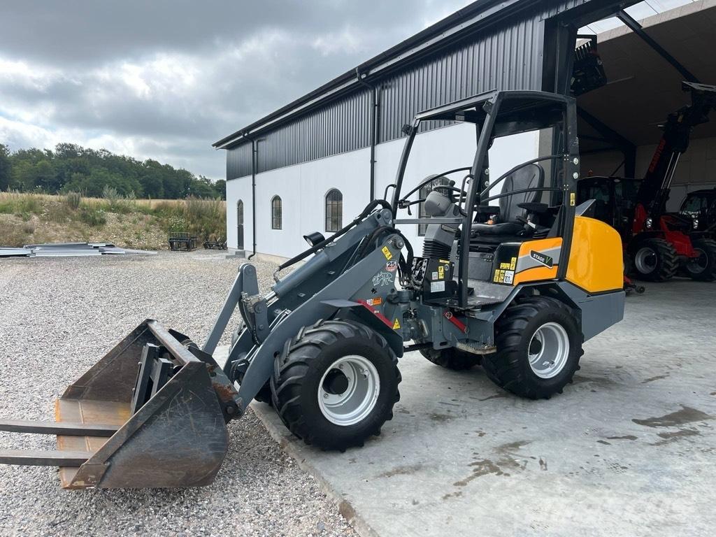 GiANT G2700 X-TRA HD Liukuohjatut kuormaajat