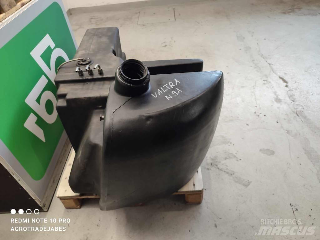 Valtra N91 Fuel Tank Ohjaamo ja sisusta
