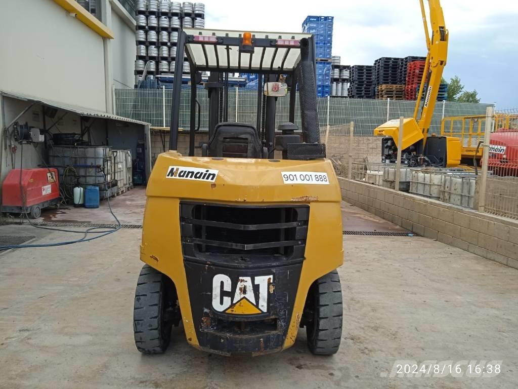 CAT DP 40 Dieseltrukit