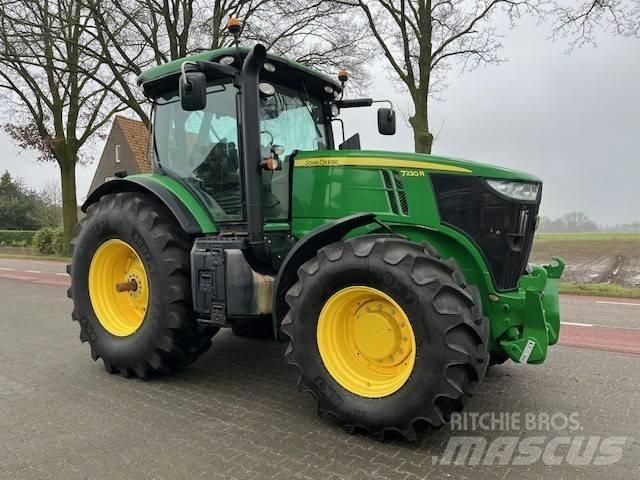 John Deere 7230 R Traktorit
